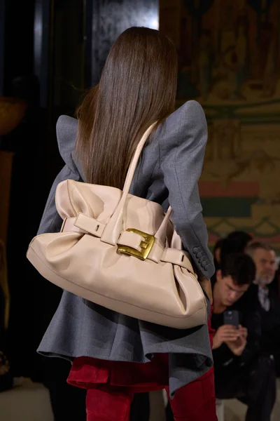 Look 57